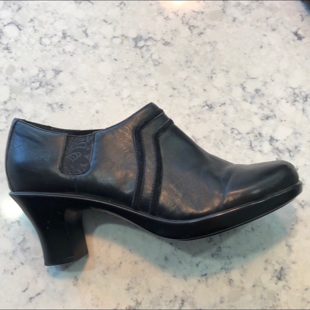 Dansko Black shoes Fit like size 9-10